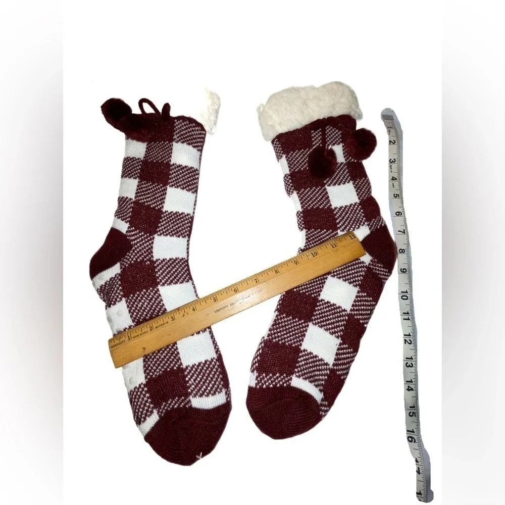 Bass Pro Shops Red Plaid Comfy Checkered Natural Reflections w. Pom Poms Fluffy